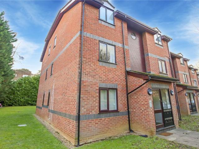 Flat for rent in The Warren, Winkfield
