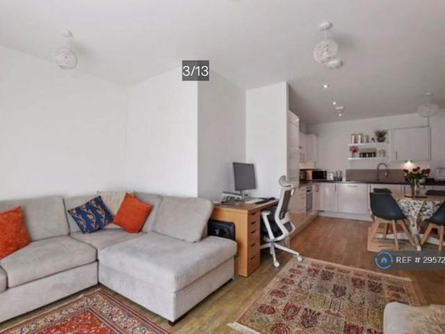 Apartment for rent in Lane, Greater London