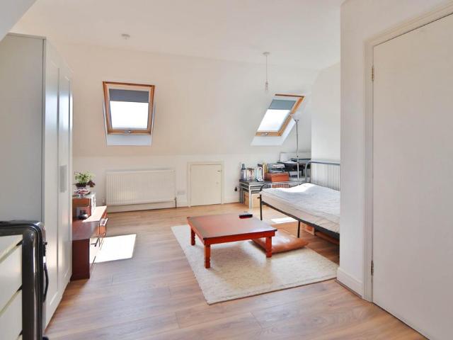 Flat for rent in New Malden, Greater London