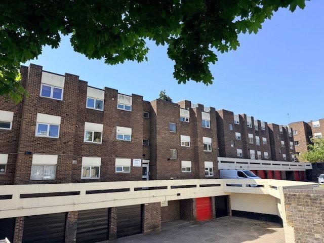 Flat for rent in Westfield, Woking