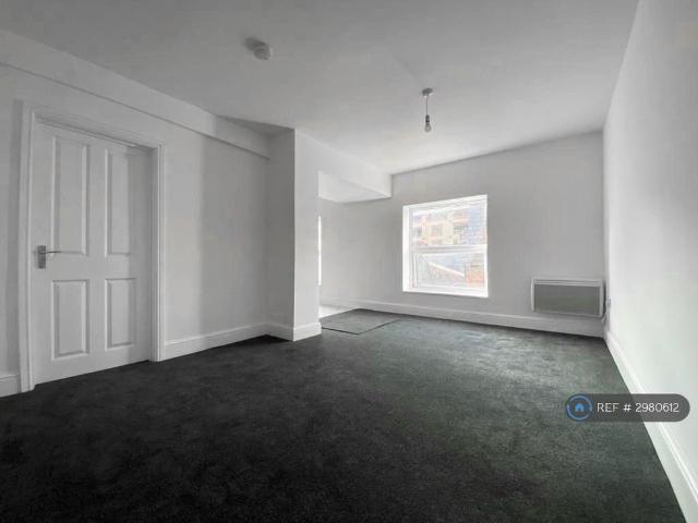 Apartment for rent in Deeplish, Burnedge