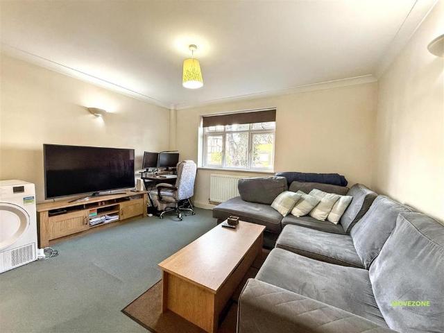 Apartment for rent in Shortlands, Greater London