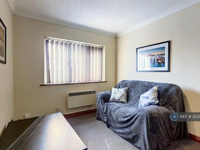 Apartment for rent in Queen's Park, Blackburn