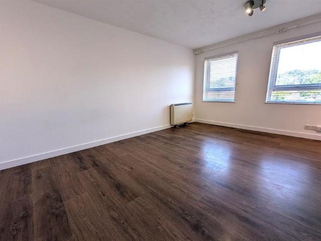 Apartment for rent in Eastleigh, Helford