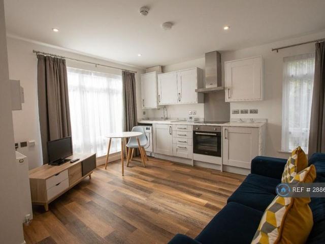 Apartment for rent in Lakenham, East Bank