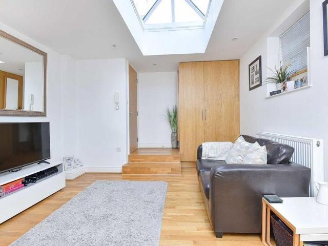 Apartment for rent in Balham, Greater London