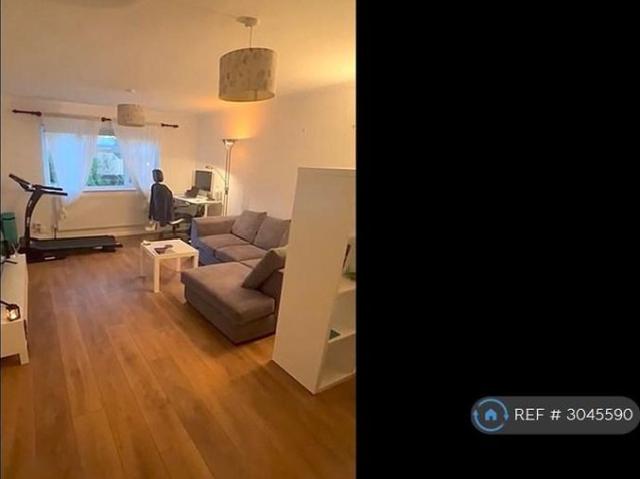 Apartment for rent in London Borough of Merton, Collier's Wood
