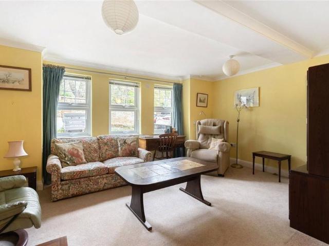 Apartment for rent in Cottenham Park, Greater London