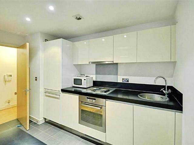 Flat for rent in London Borough of Hounslow, Greater London