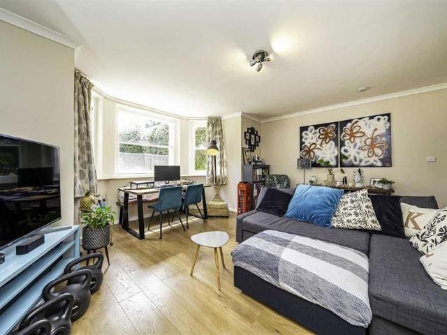 Apartment for rent in Hampton Hill, Greater London