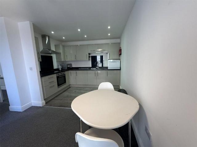 Flat for rent in Row Town, Surrey