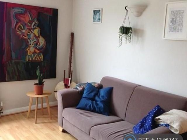 Apartment for rent in Blenheim Gardens Estate, Greater London