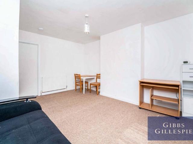 Apartment for rent in Cowley, Greater London