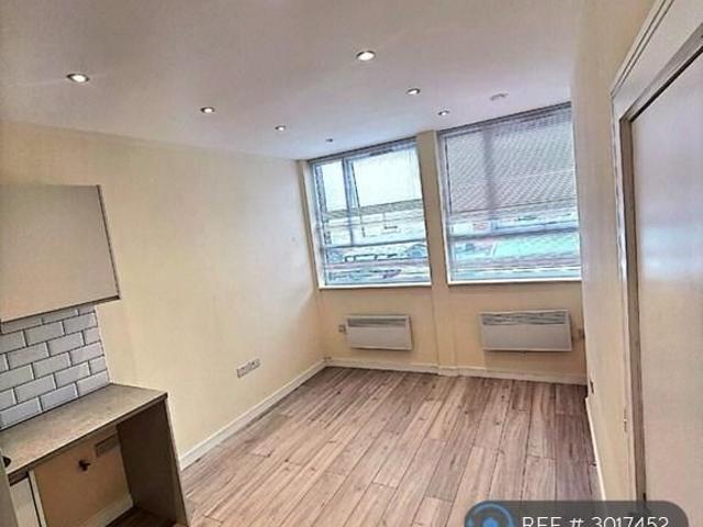 Apartment for rent in Burnedge, Greater Manchester
