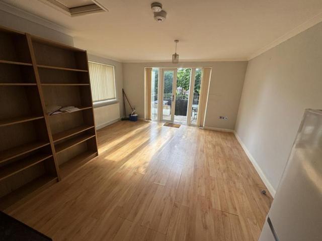Apartment for rent in London Borough of Croydon, Waddon