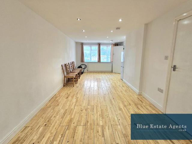 Flat for rent in Lower Halliford, Surrey