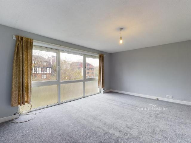 Flat for rent in London Borough of Croydon, Addiscombe