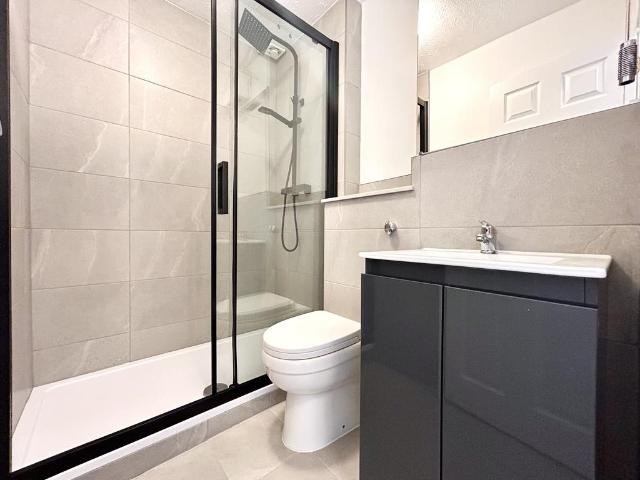 Flat for rent in Stone, Monks Orchard