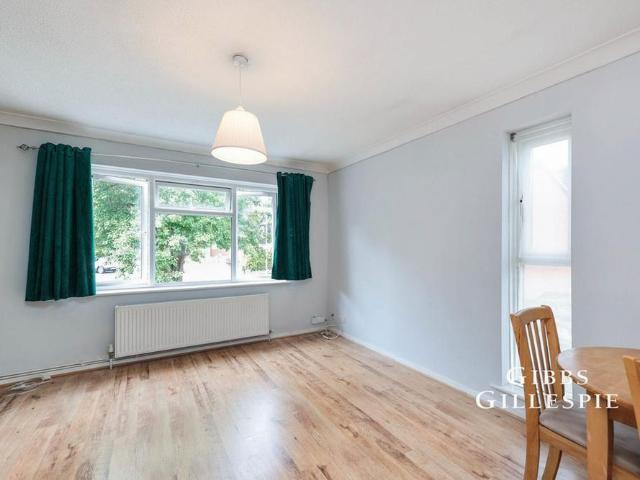 Apartment for rent in Ickenham, Greater London