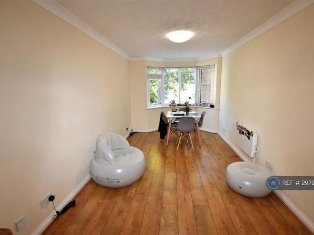 Apartment for rent in Queen's Park, Northampton