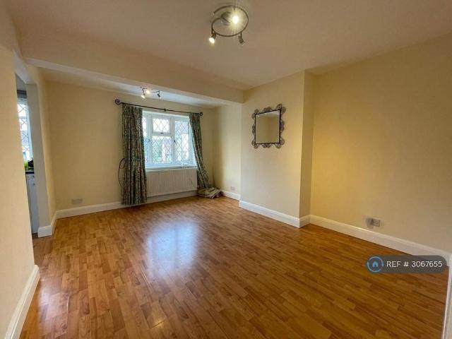 Apartment for rent in Theydon Bois, Epping Forest