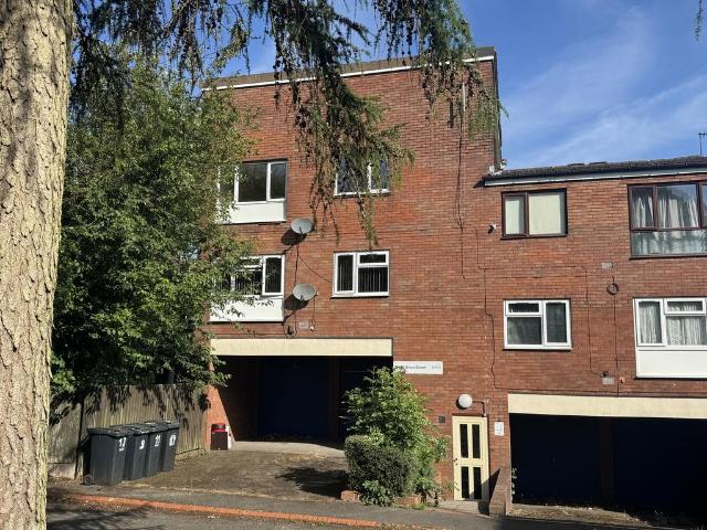 Flat for rent in Dixons Green, West Midlands