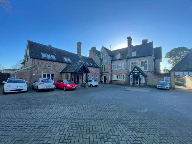 Flat for rent in Perryfields, West Sussex