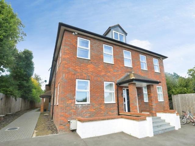 Flat for rent in St Albans, Five Acres