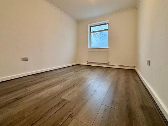 Apartment for rent in Brompton, Gillingham