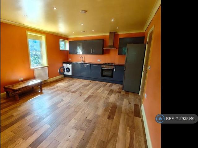 Flat for rent in London Borough of Merton, Greater London