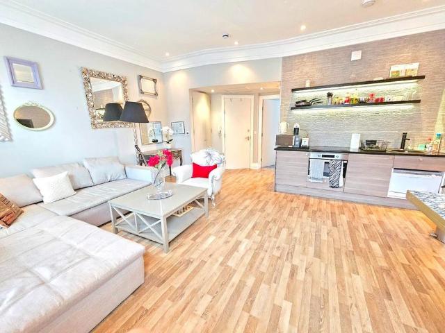 Apartment for rent in North Kensington, Greater London