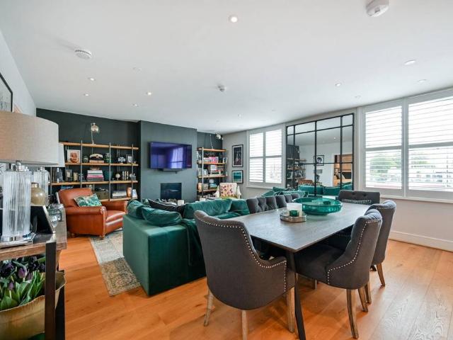 Flat for rent in Blackhills, Surrey