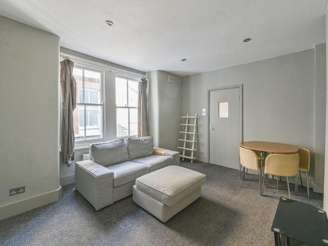 Apartment for rent in Summerstown, Greater London