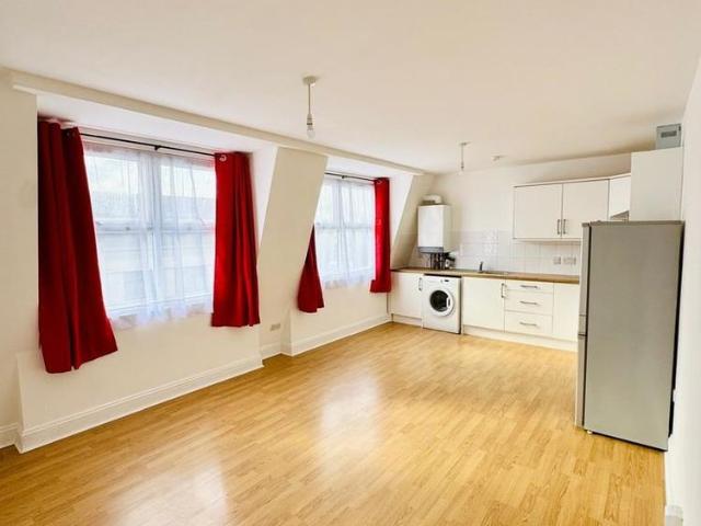 Apartment for rent in Seven Kings, Greater London