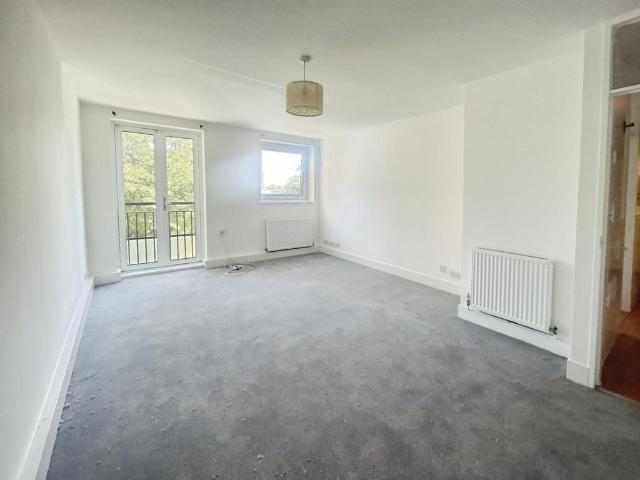 Flat for rent in Well Hall, Greater London