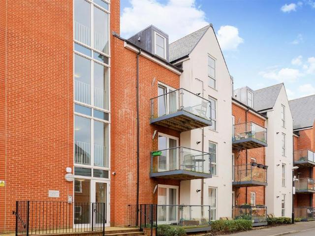 Flat for rent in Chichester, Littlecote