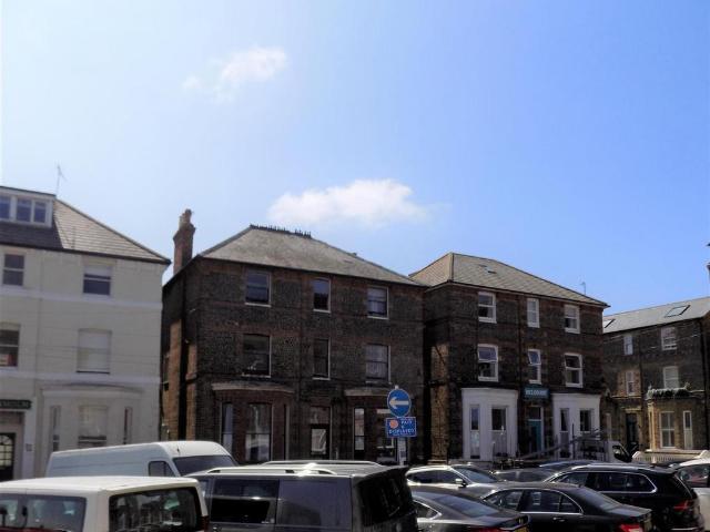 Flat for rent in Upton, Acol