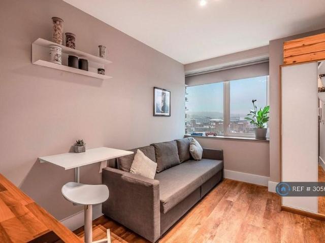 Apartment for rent in High Wycombe Community Board, High Wycombe