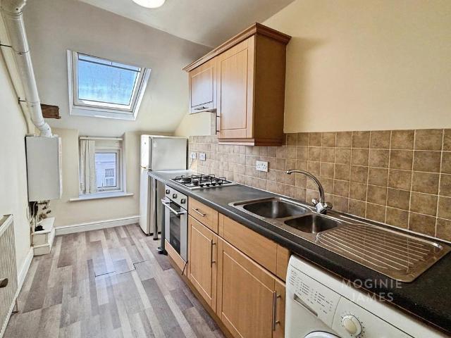 Flat for rent in Plasnewydd, Falcon Lodge