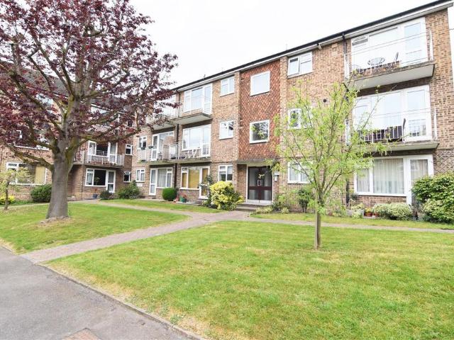 Flat for rent in Kingston Upon Thames, Norbiton