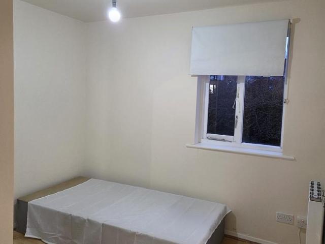 Flat for rent in Carterhatch, Greater London