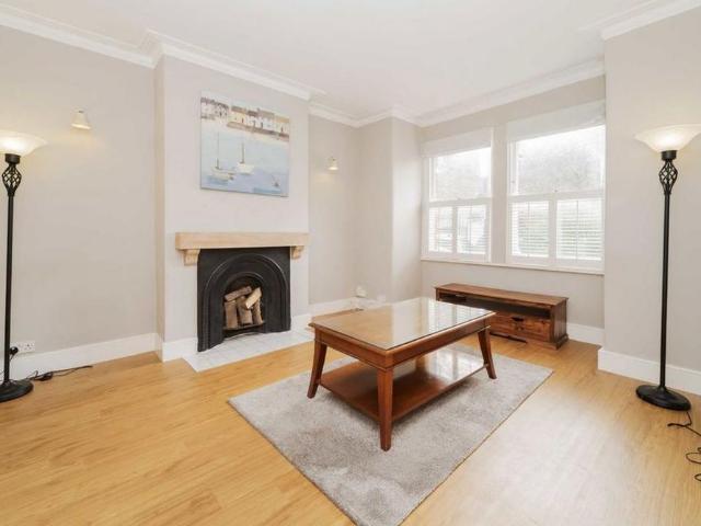 Apartment for rent in Earlsfield, Greater London