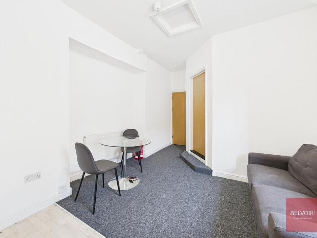 Apartment for rent in Nangreaves, Wales