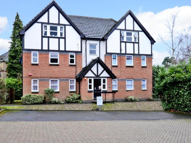 Apartment for rent in Heol-las, Surrey