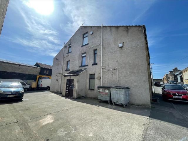 Flat for rent in Ingrow, West Yorkshire