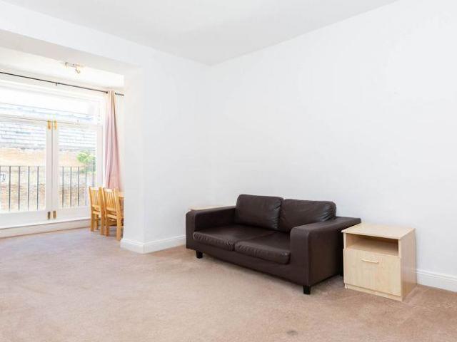 Flat for rent in Paddington, Isle Of Man