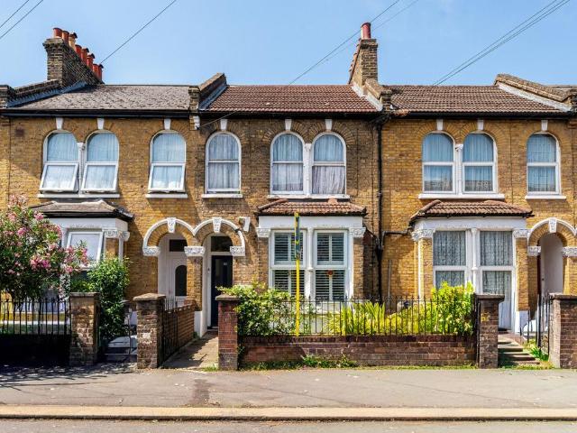 Flat for rent in London Borough of Lewisham, Ladywell