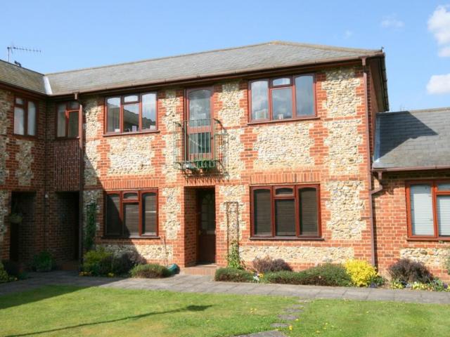 Flat for rent in Woodcote, Epsom
