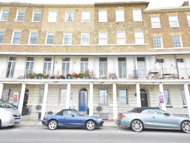 Flat for rent in East Cliff, Acol
