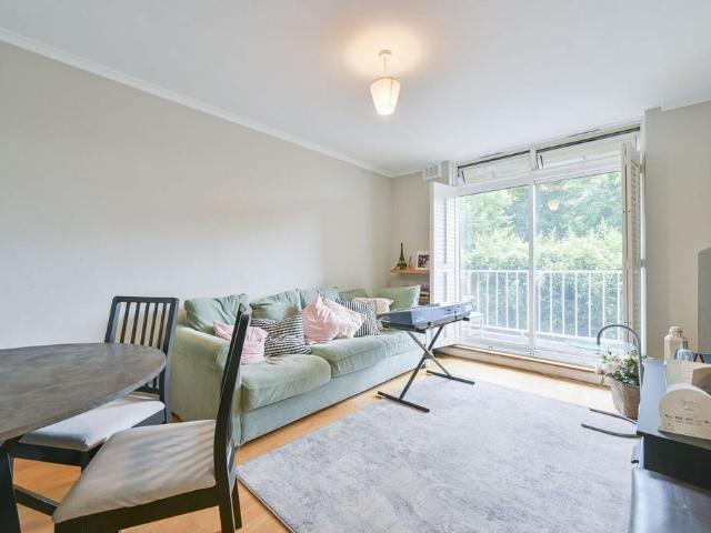 Flat for rent in St. John's Wood, Greater London